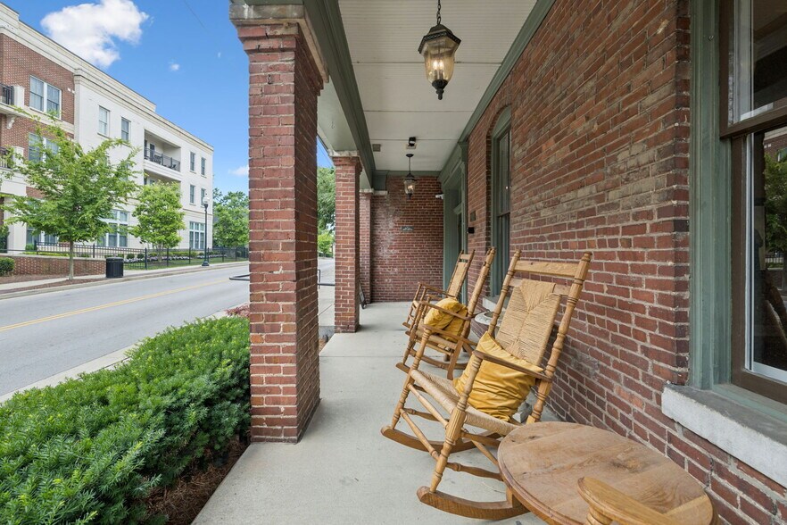 More Photos Of 108 Bridge St, Franklin Storefront For Sale