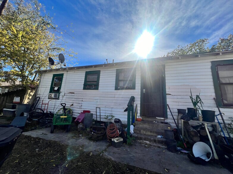 More Photos Of 2601 Lucinda St, Houston Apartments For Sale