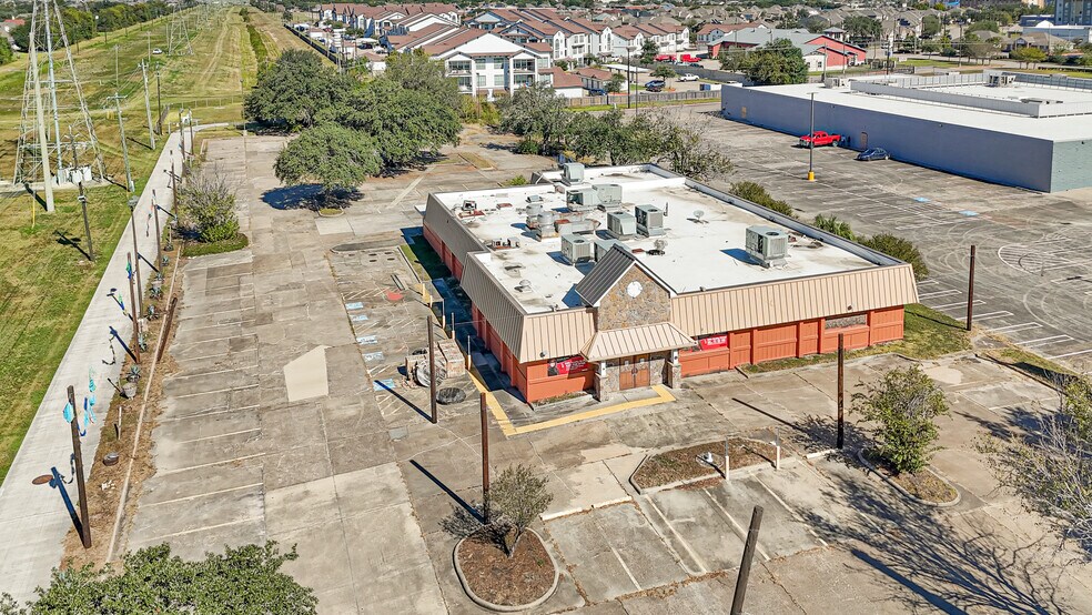 More Photos Of 4717 I-10 Fwy, Baytown General Retail For Sale