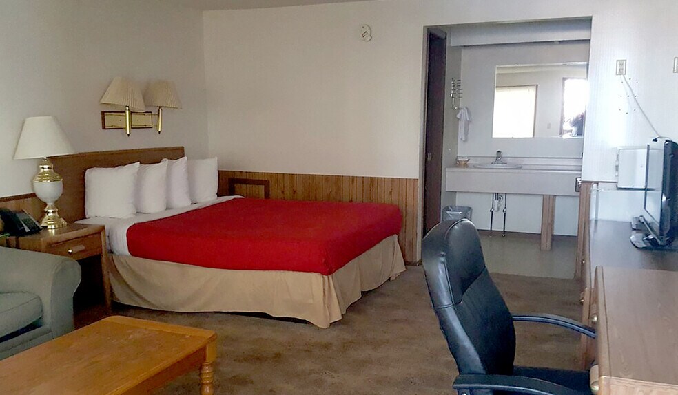 More Photos Of 518 W Montana Ave, Baker Hotel For Sale