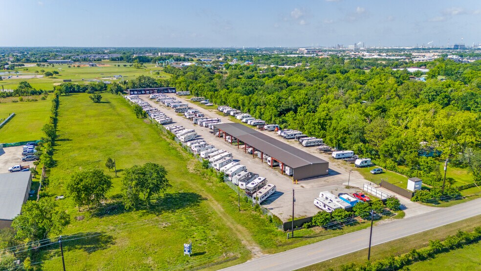 More Photos Of 309 W Archer Rd, Baytown Self Storage For Sale