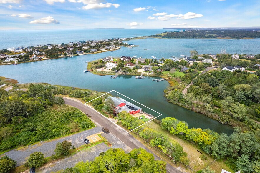 More Photos Of 5 Inlet Rd W, Southampton Restaurant For Sale