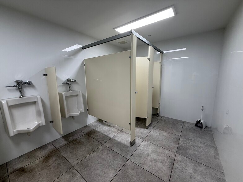 More Photos Of 1539 Covert St, Ridgewood Warehouse For Lease