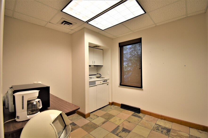 More Photos Of 716 Main St, Mount Vernon Office For Sale