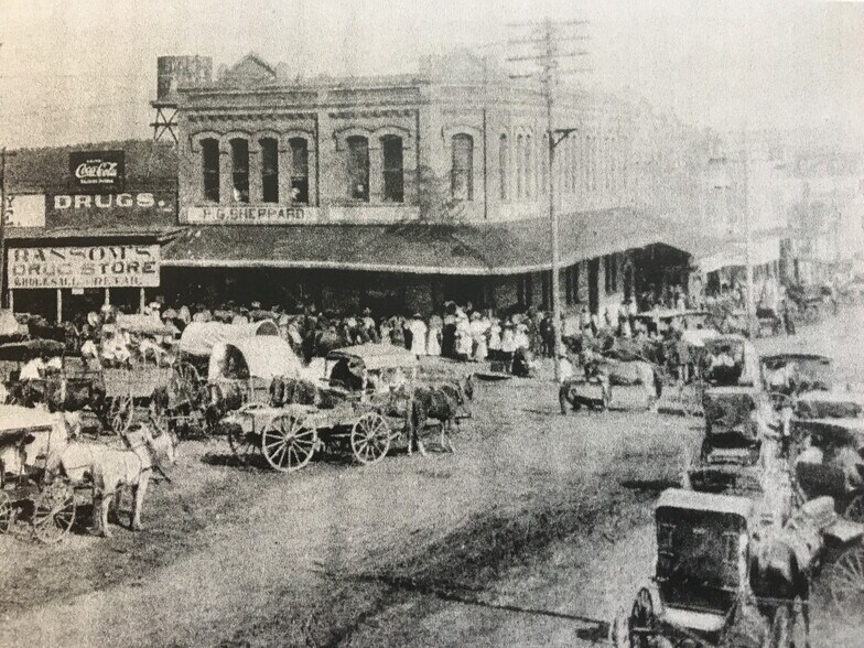 More Photos Of 101 W Main St, Llano Storefront Retail Office For Lease