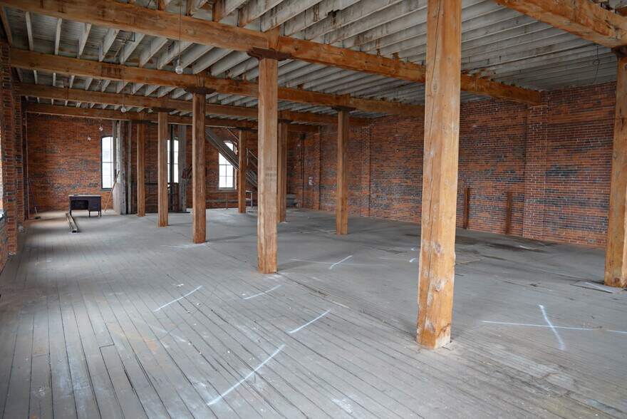More Photos Of 160 N Main St, Mansfield Warehouse For Lease