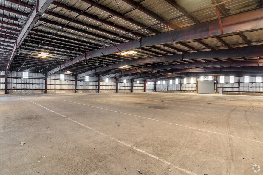 More Photos Of 5220 N 51st Ave, Glendale Unknown For Lease