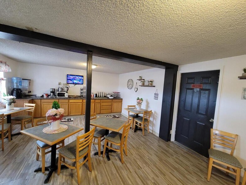 More Photos Of 70 Bear River Dr, Evanston Hotel For Sale