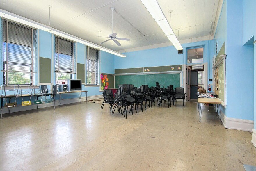 More Photos Of 485 SW Capital Ave, Battle Creek Specialty For Sale