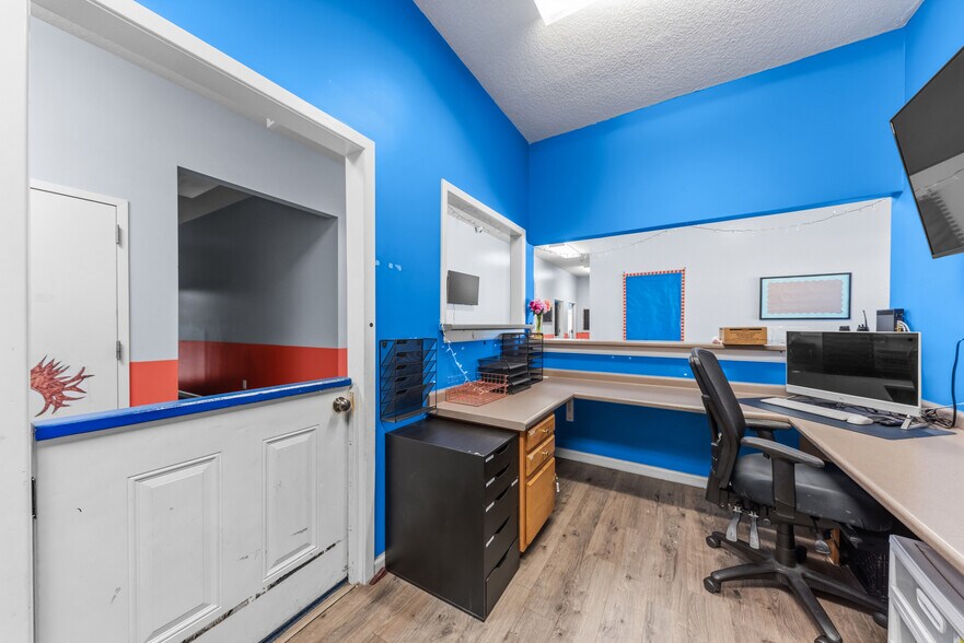 More Photos Of 480 Henrietta St, Kingsland Flex For Sale