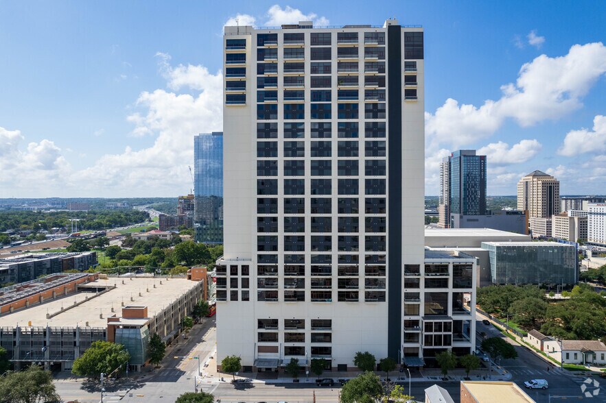More Photos Of 509 E 5th St, Austin Hotel For Lease