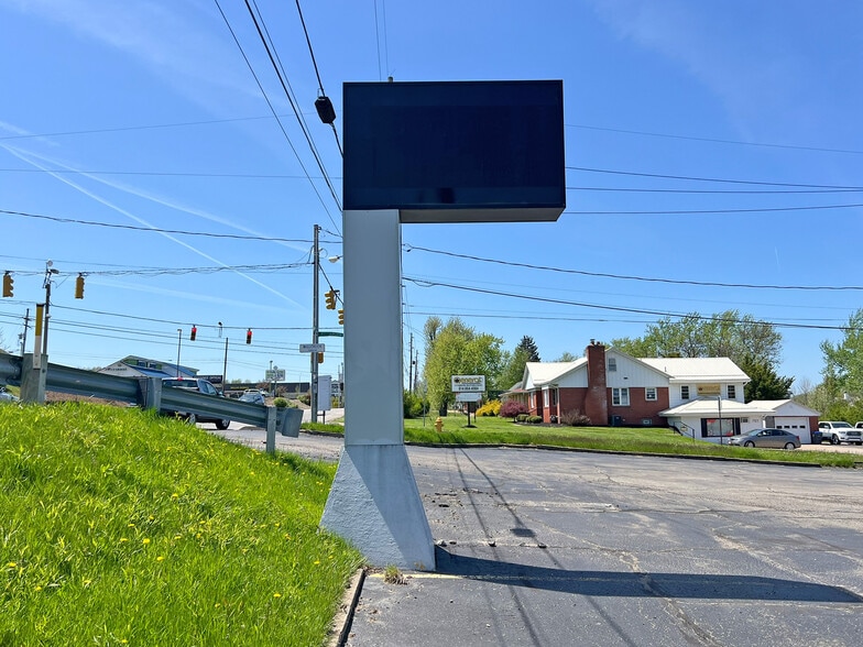 More Photos Of 2178 W 38th St, Erie Storefront Retail Office For Sale