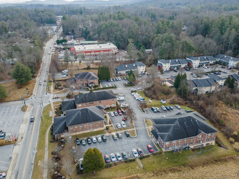 More Photos Of 110 Chadwick Square Ct, Hendersonville Medical For Sale