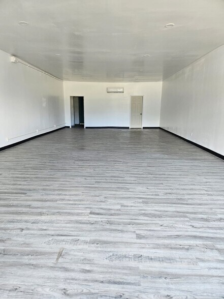 More Photos Of 2612 Kilburn Ave, Rockford Storefront For Lease