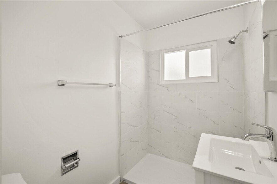 More Photos Of 2231 E 28th St, Oakland Apartments For Sale