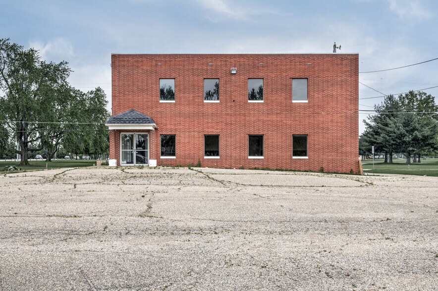 More Photos Of 3900 S 7th St, Terre Haute Office For Sale