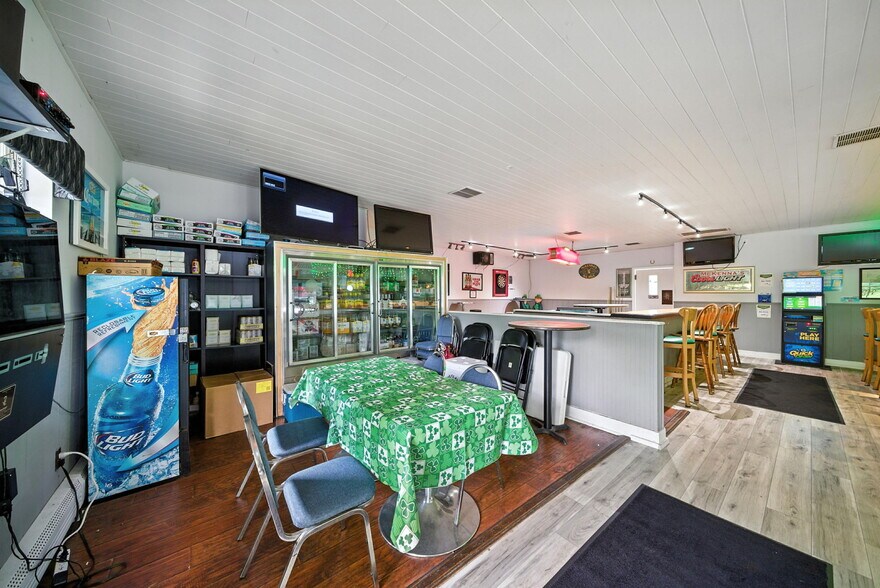 More Photos Of 260 Espanong Rd, Lake Hopatcong Restaurant For Sale