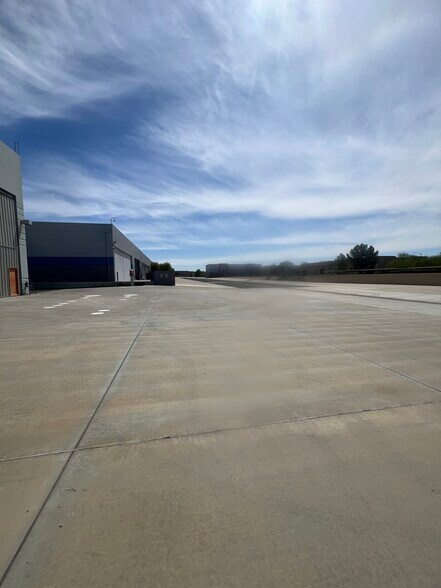 More Photos Of 1825 W Knudsen Dr, Phoenix Airplane Hangar For Lease