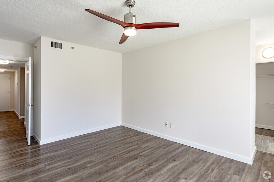 More Photos Of 401 NE Mizner Blvd, Boca Raton Apartments For Sale