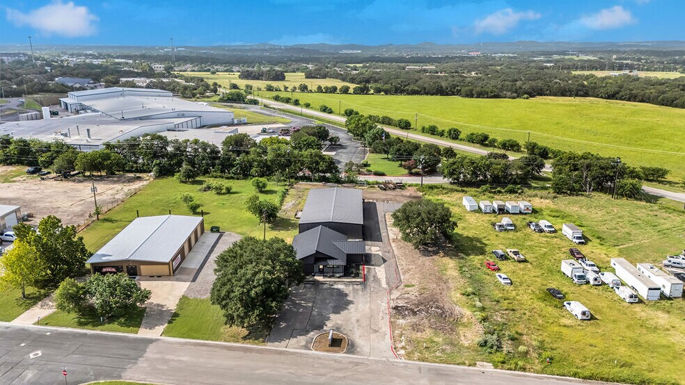 More Photos Of 117 Commerce Ave, Boerne Office For Sale
