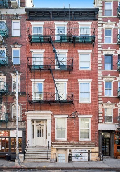 More Photos Of 228 Thompson St, New York Apartments For Lease