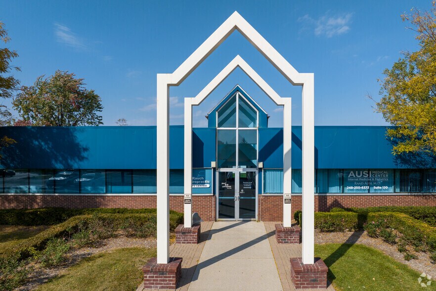 More Photos Of 37300 Dequindre Rd, Sterling Heights Medical For Lease