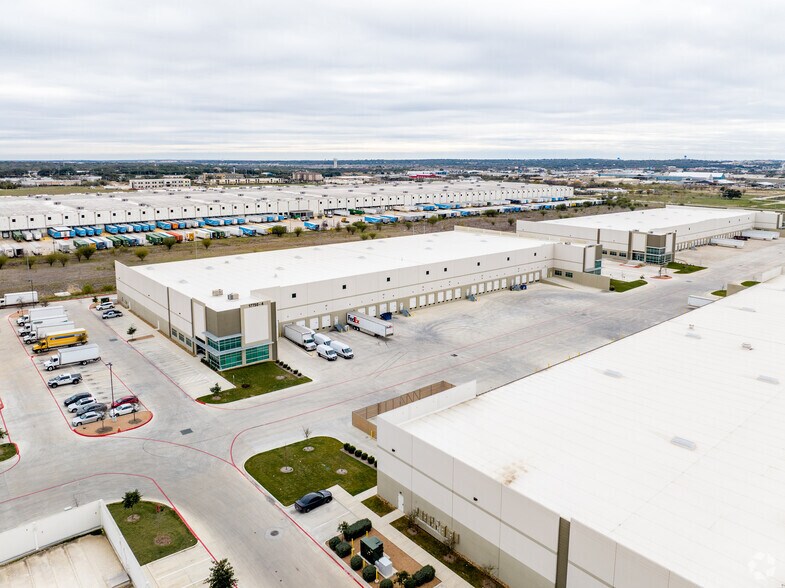 More Photos Of 17750 Lookout Rd, Schertz Unknown For Lease