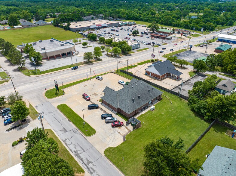 More Photos Of 949 E Taft Ave, Sapulpa Medical For Sale