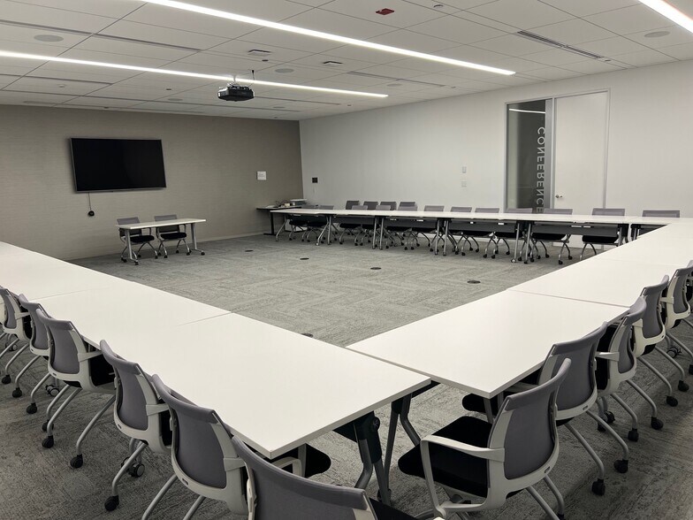 More Photos Of 33 W Monroe St, Chicago Office For Lease