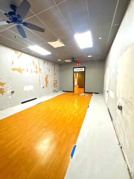 More Photos Of 471-479 W Central St, Franklin Freestanding For Lease
