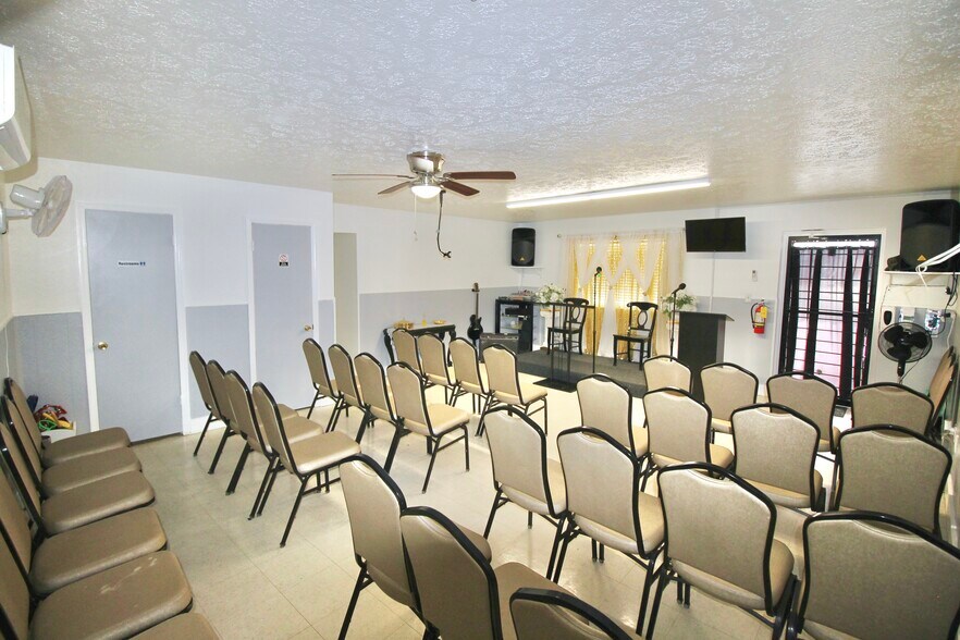 More Photos Of 610 Dundee Rd, Dundee Storefront Retail Residential For Sale