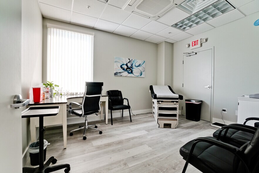 More Photos Of 2170 Main St, Sarasota Loft Creative Space For Sale