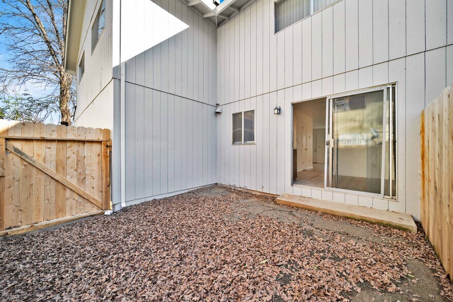 More Photos Of 1091 Del Sol Pl, Redding Apartments For Sale