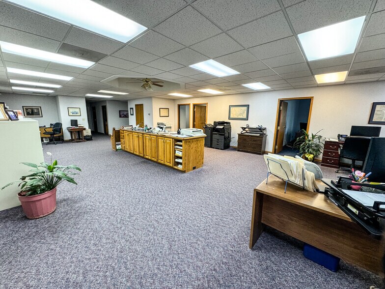 More Photos Of 401 Foxwood Dr, Raymore Medical For Sale