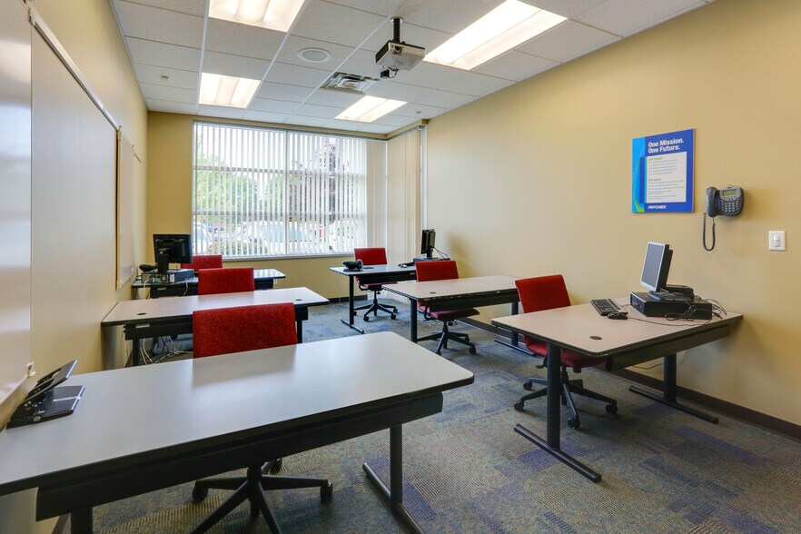 More Photos Of 33 Dodge Rd, Amherst Office For Lease