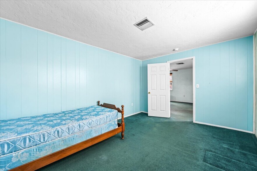 More Photos Of 5812 Missouri Ave, New Port Richey Flex For Sale