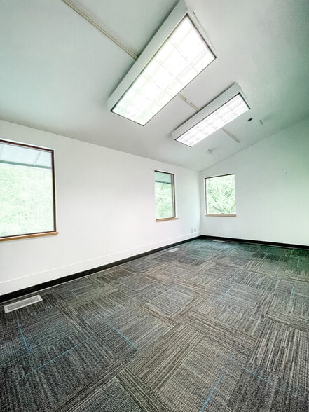 More Photos Of 2400 Empire Central, Dallas Medical For Lease