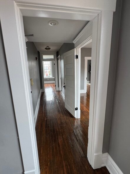 More Photos Of 108-110 E Main St, Columbus Storefront Retail Office For Sale