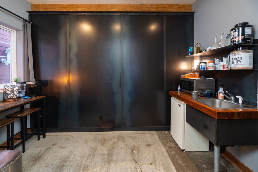 More Photos Of 626 NW Arizona Ave, Bend Office For Sale