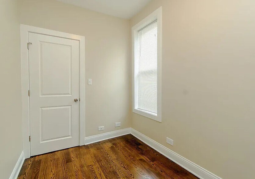 More Photos Of 1334 W 18th Pl, Chicago Apartments For Sale