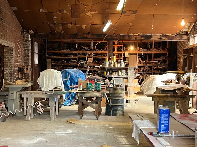 More Photos Of 1110 Dewey St, New Albany Flex For Sale