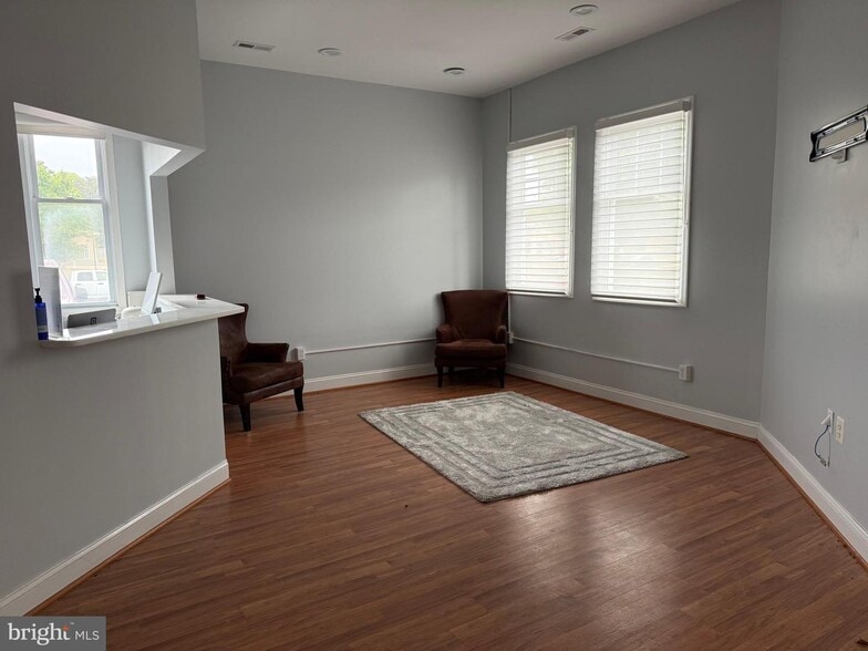 More Photos Of 225 Town Square Dr, Lusby Medical For Lease