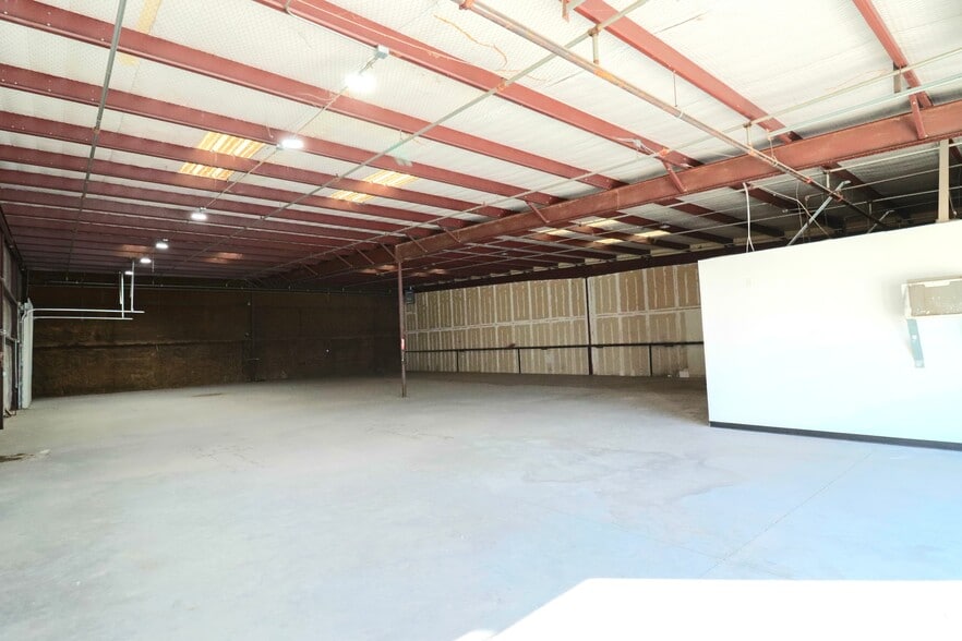 More Photos Of 10312 Bickham Rd, Dallas Unknown For Lease