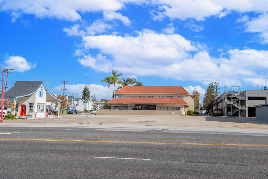 More Photos Of 305 S Main St, Orange Land For Lease
