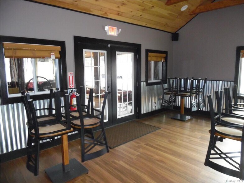 More Photos Of 89 Sullivan Ave, Liberty Bar For Sale