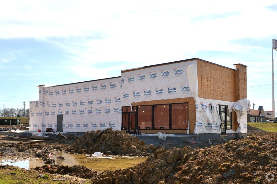More Photos Of 625-635 Chestnut Dr, Walton Unknown For Lease