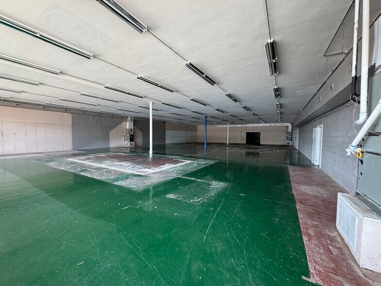 More Photos Of 715 W Walnut St, Rogers General Retail For Sale