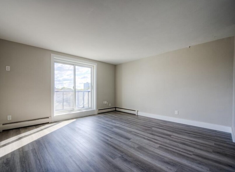 More Photos Of 30 Chatham St, Brantford Apartments For Sale