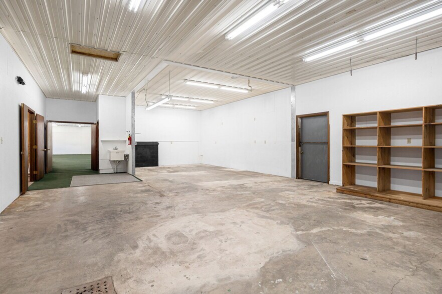 More Photos Of 438 Highway Ave S, Blooming Prairie Office For Sale