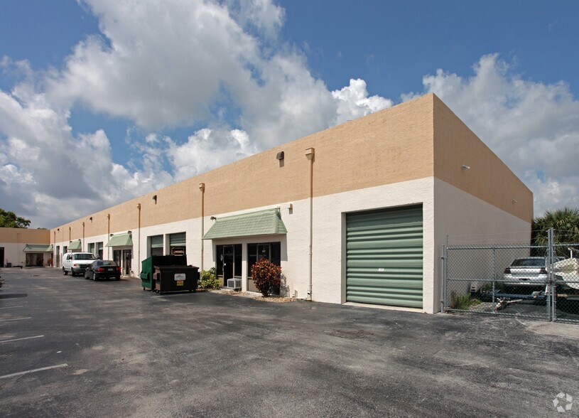 More Photos Of 5431 NW 15th St, Margate Service For Lease